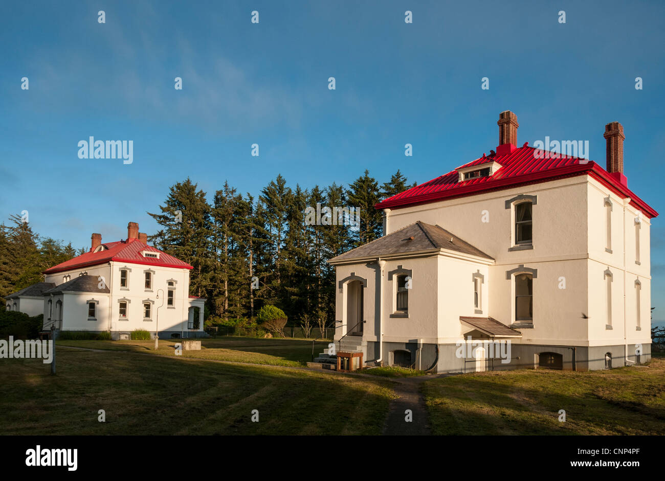 Lighthouse Keepers Residences at North Head Leuchtturm, Kap Enttäuschung State Park, Washington. Stockfoto