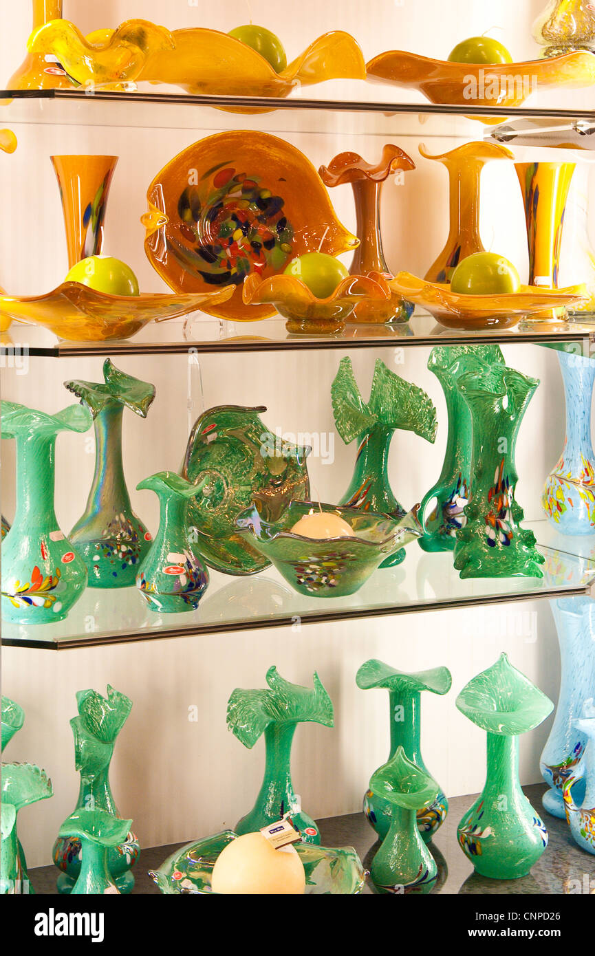 Glaswaren in der Glaswerkstatt Joska, Bodenmais, Deutschland. Stockfoto