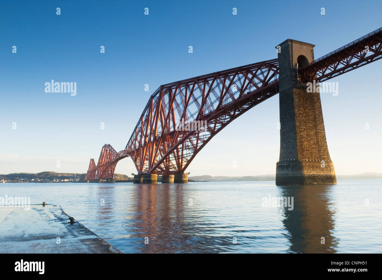 Die Forth Rail Bridge, in der Nähe von Edinburgh, Schottland. Stockfoto