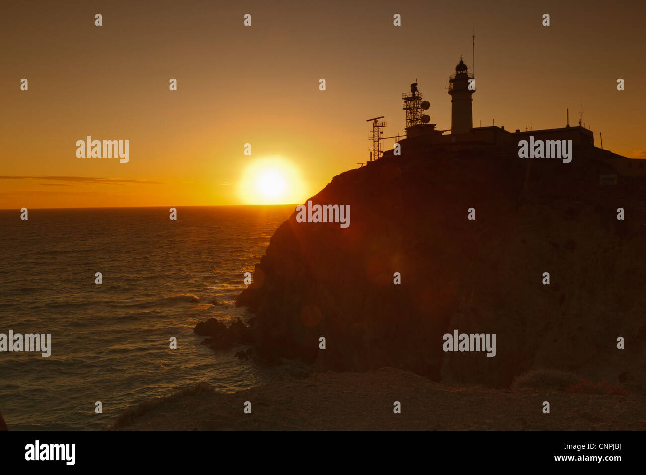 Cabo de Gata, Provinz Almeria, Spanien, in Cabo de Gata-Nijar Natural Park. Der Leuchtturm und Kommunikation Vorrichtung Stockfoto