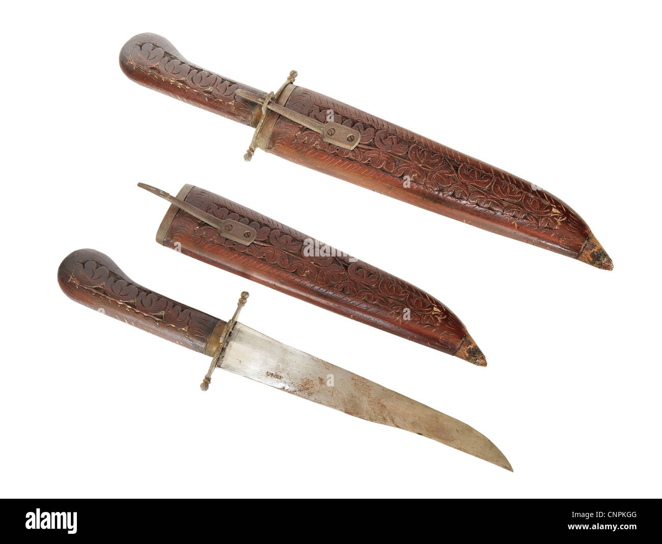Alten indischen Dolch mit hölzernen gravierte Griff und Scheide Stockfoto