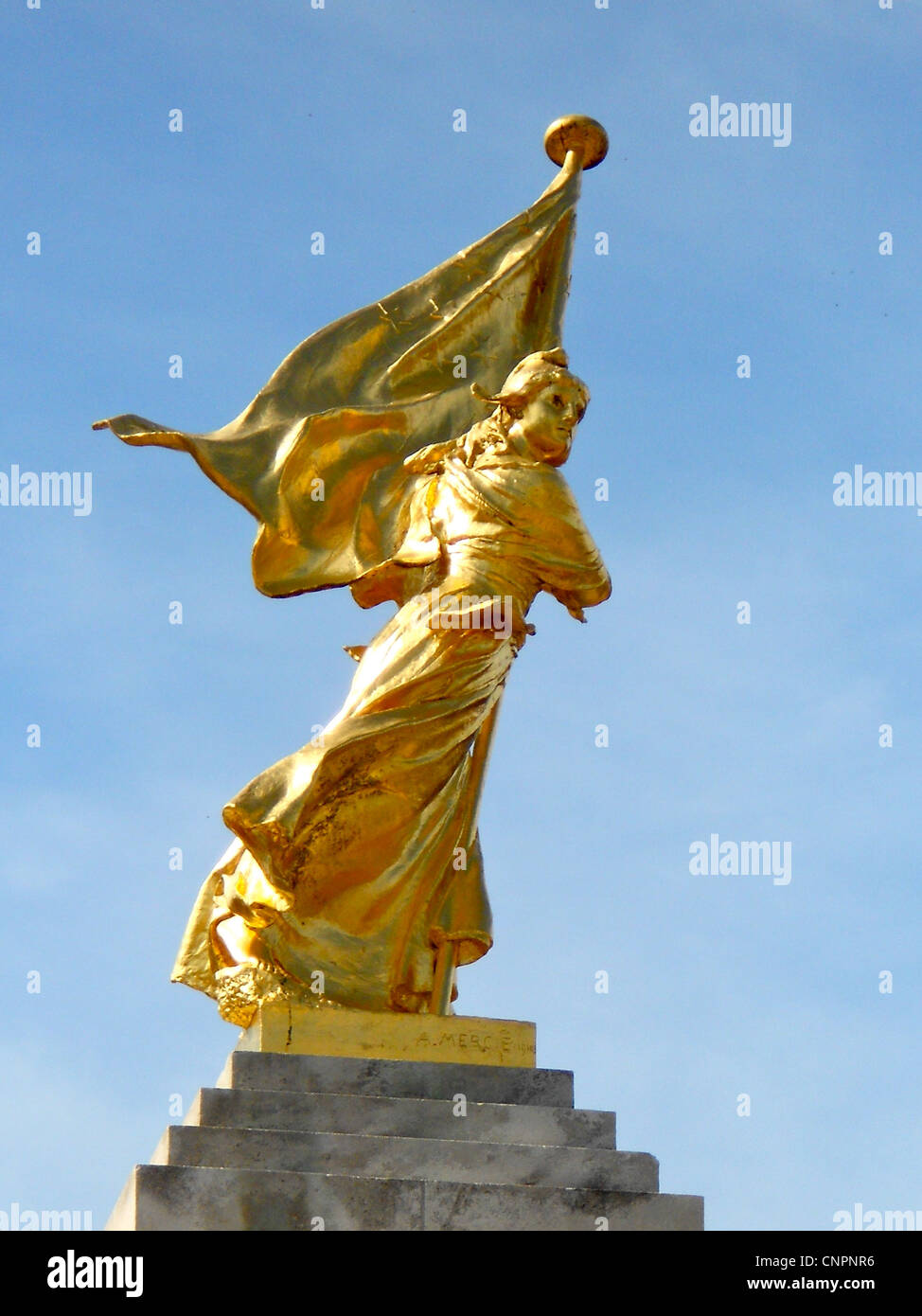 Figur mit US-Flagge an der Spitze des Denkmals Francis Scott Key in Baltimore Stockfoto
