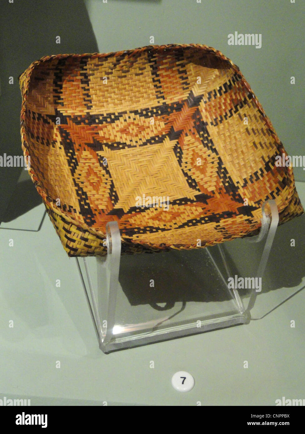 Korb-Tablett, Chitimacha, trat in 1902 - Indianer Sammlung - Peabody Museum der Harvard University Stockfoto