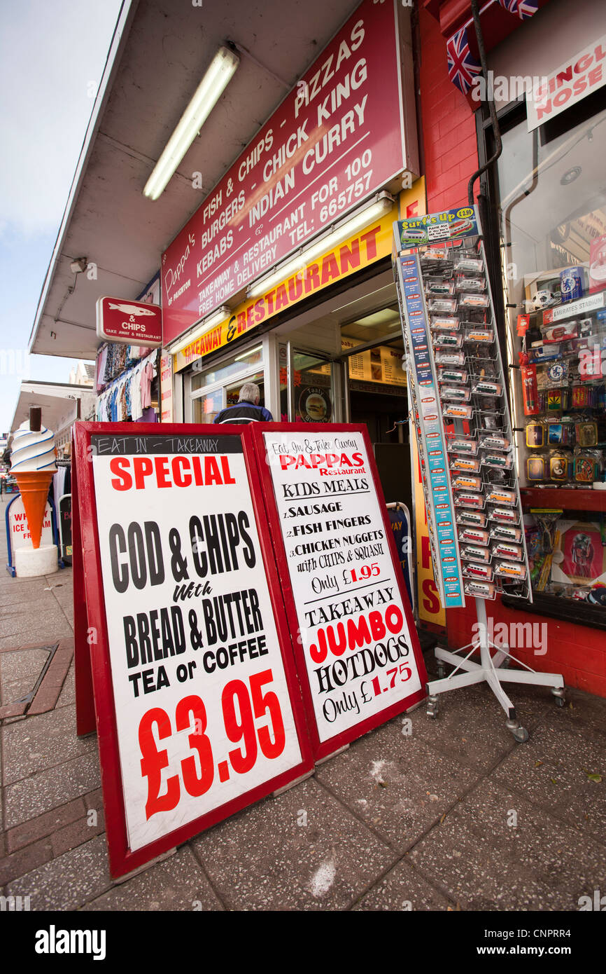 Großbritannien, England, Devon, Paignton, Torbay Road, preiswertes Essen, Fish and Chips Mittagessen für £3,95 Plasterung Zeichen Stockfoto