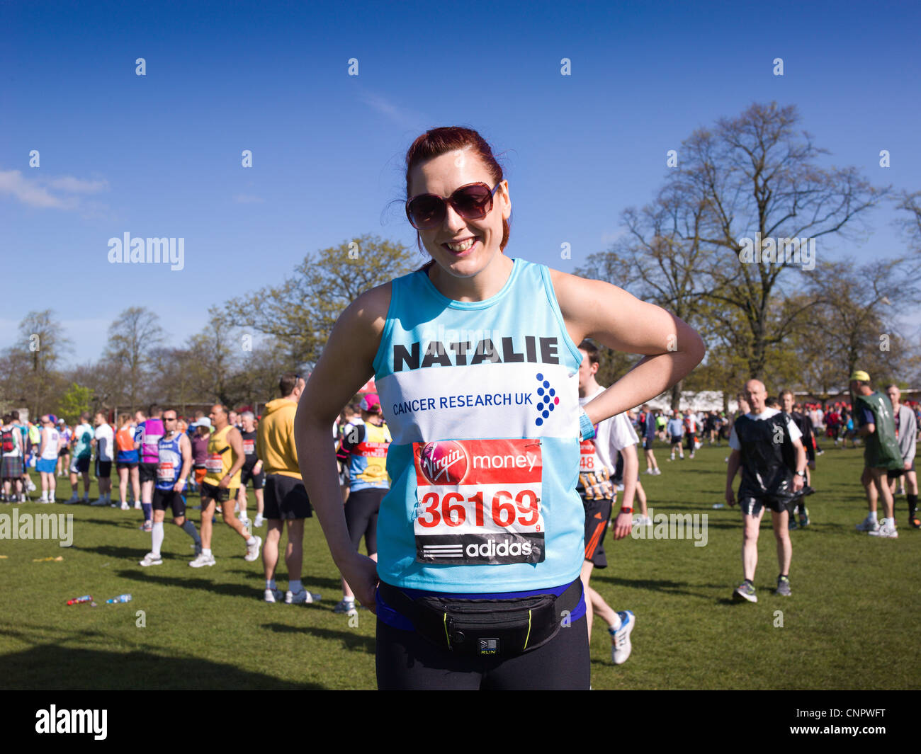 London UK, London-Marathon 2012, Läufer bereiten sich auf den Start in Greenwich Park vor. Stockfoto