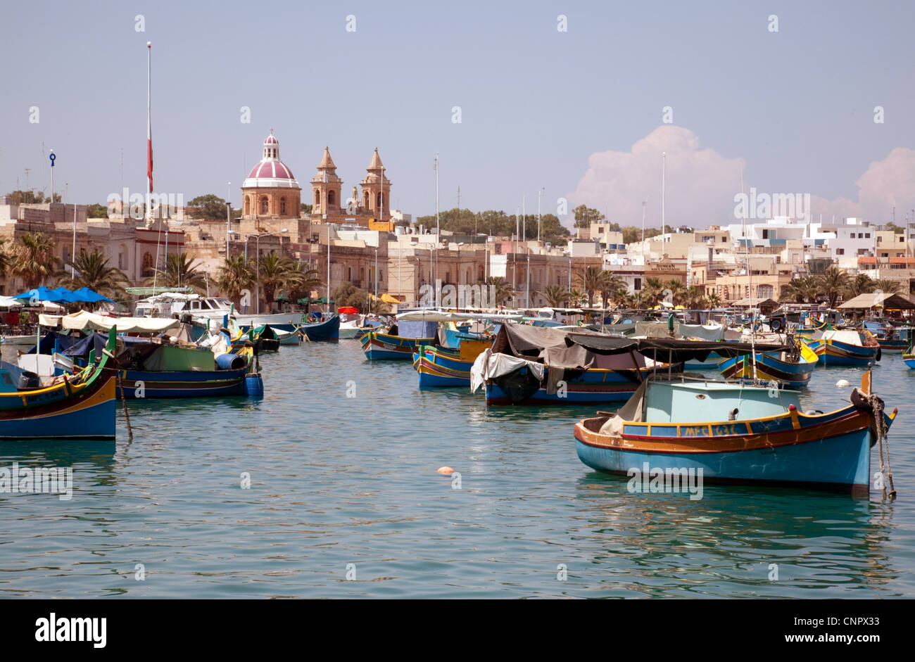 Bunten traditionellen Fischerbooten (Luzzus) im Hafen, Marsaxlokk, Malta Europa Stockfoto