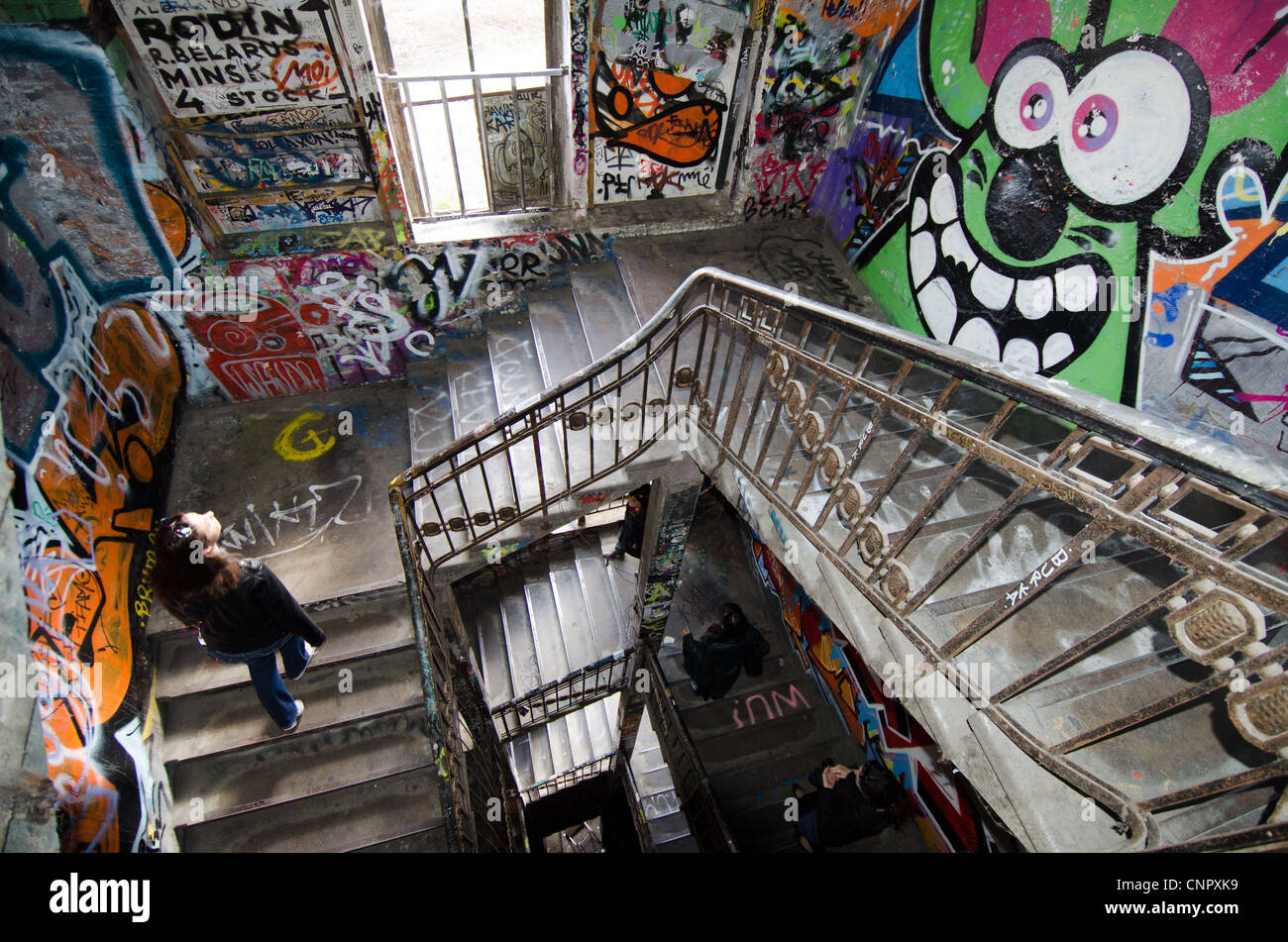 Graffiti bedeckt Treppe im Kunsthaus Tacheles-Kunst-Center in Berlin Stockfoto