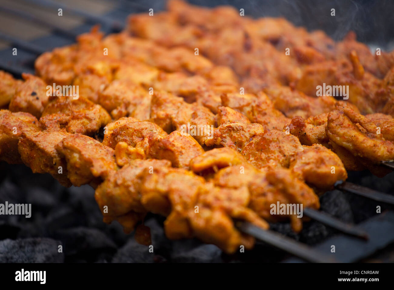 Chicken Kebab auf dem Grill, Islamabad, Pakistan Stockfoto