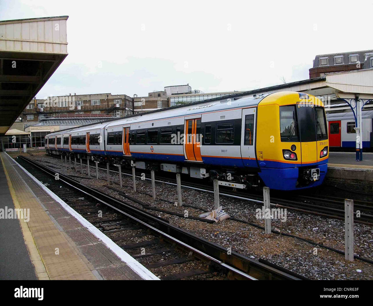 Brandneue London Overground Bombardier Class 378/0 Capitalstar EMU Nr. 378017 im Richmond.} Stockfoto