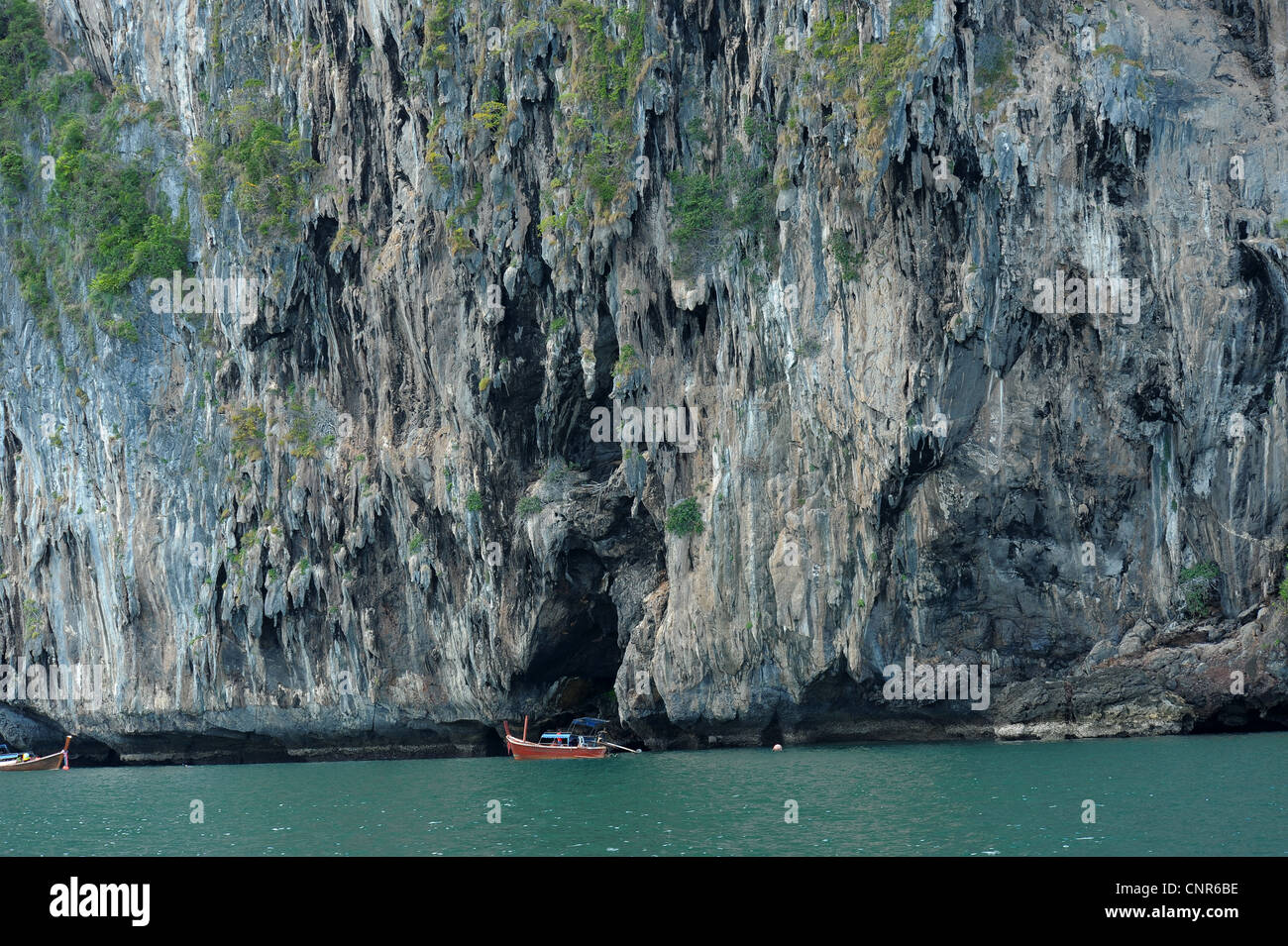 Insel Koh Mook, Teile der Insel sind gefüllt mit hoch aufragenden Felsen die Schwalben ihre Nester, Thailand zu fördern Stockfoto