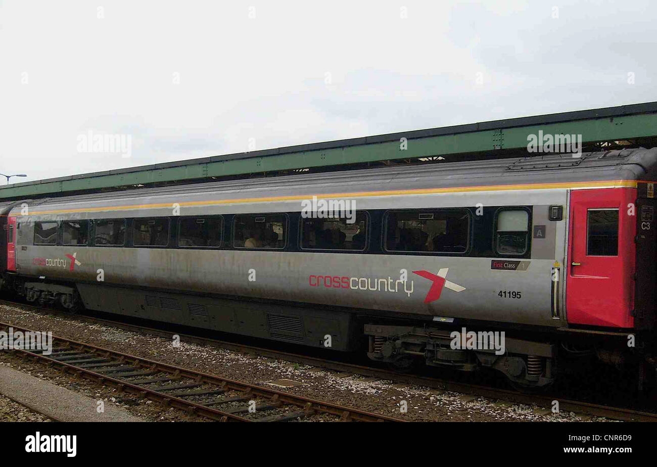 Ein Cross Country kürzlich renovierte First Class (mit Rollstuhl zugängliche Toilette) TFD Fahrzeug Stockfoto