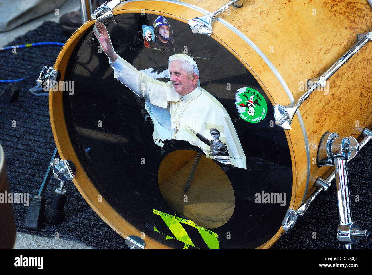 25. April 2010, Tag der Befreiung. Die 'Osteria Popolare Berica' Band spielte Protest Songs während der Party in der Peace Park. Stockfoto
