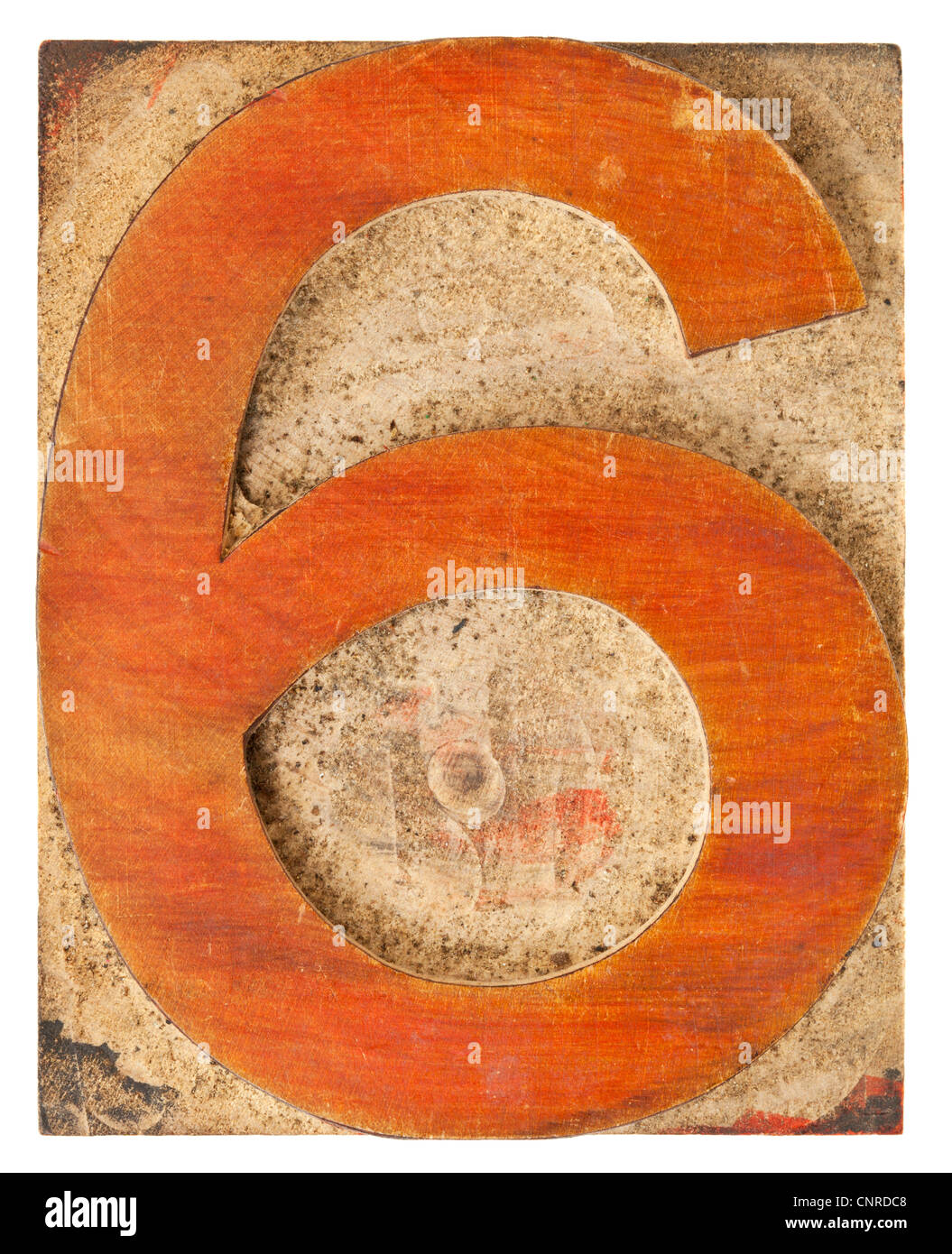 Nummer sechs - isolierte Buchdruck drucken Block von roter Tinte befleckt Stockfoto
