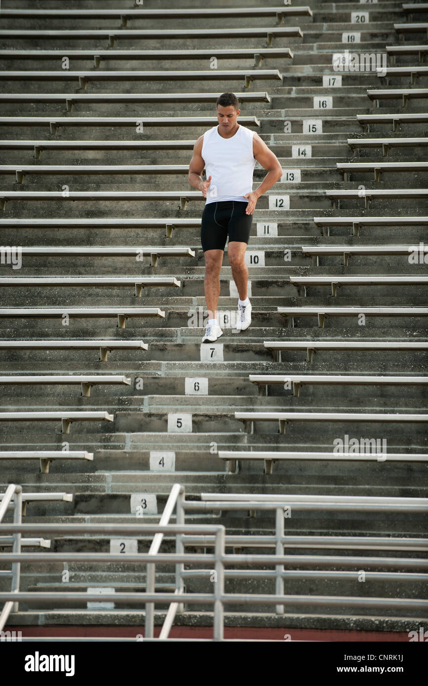 Männliche Athleten liefen Stadion Schritte Stockfoto