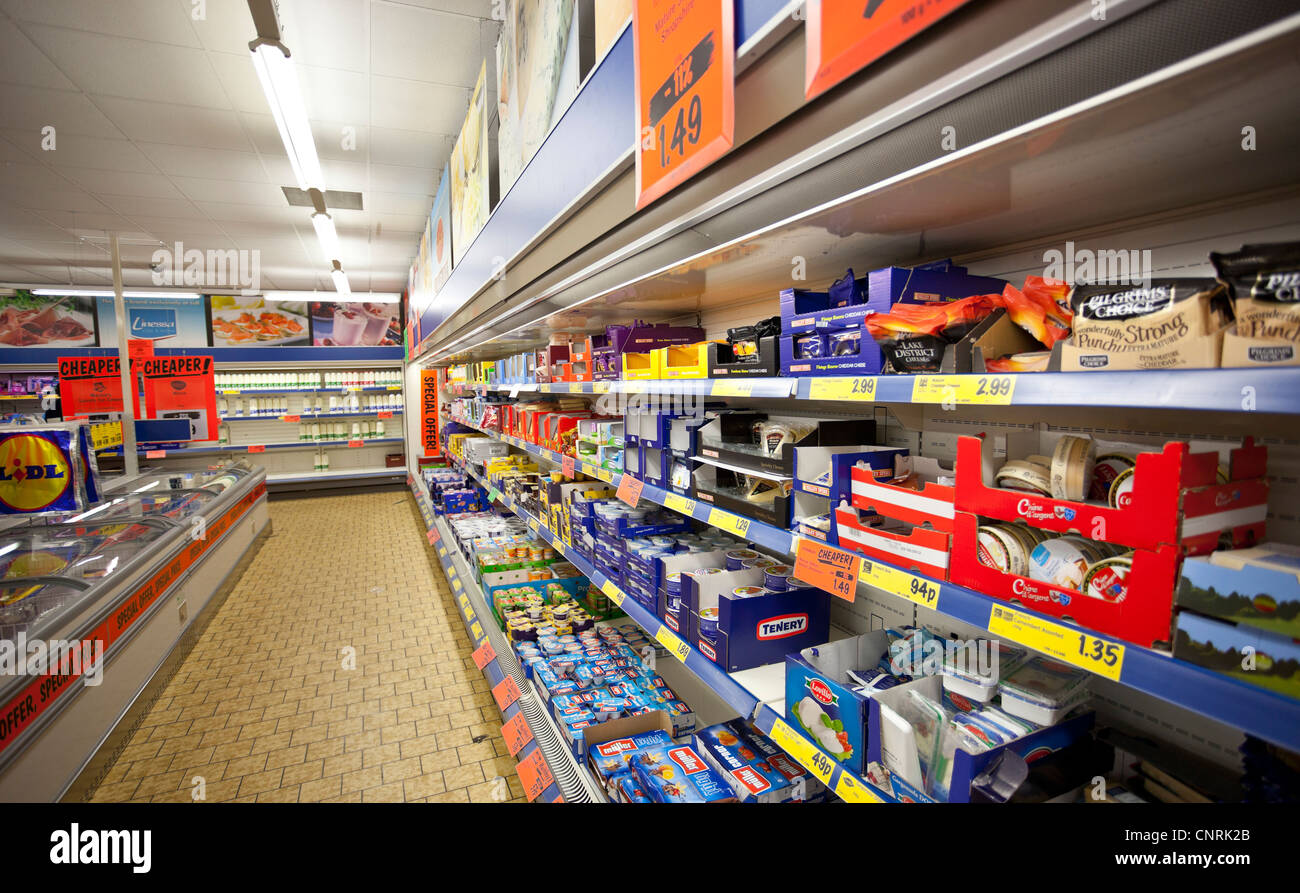 Lidl Supermarkt Kühlschränke, London England, UK Stockfoto