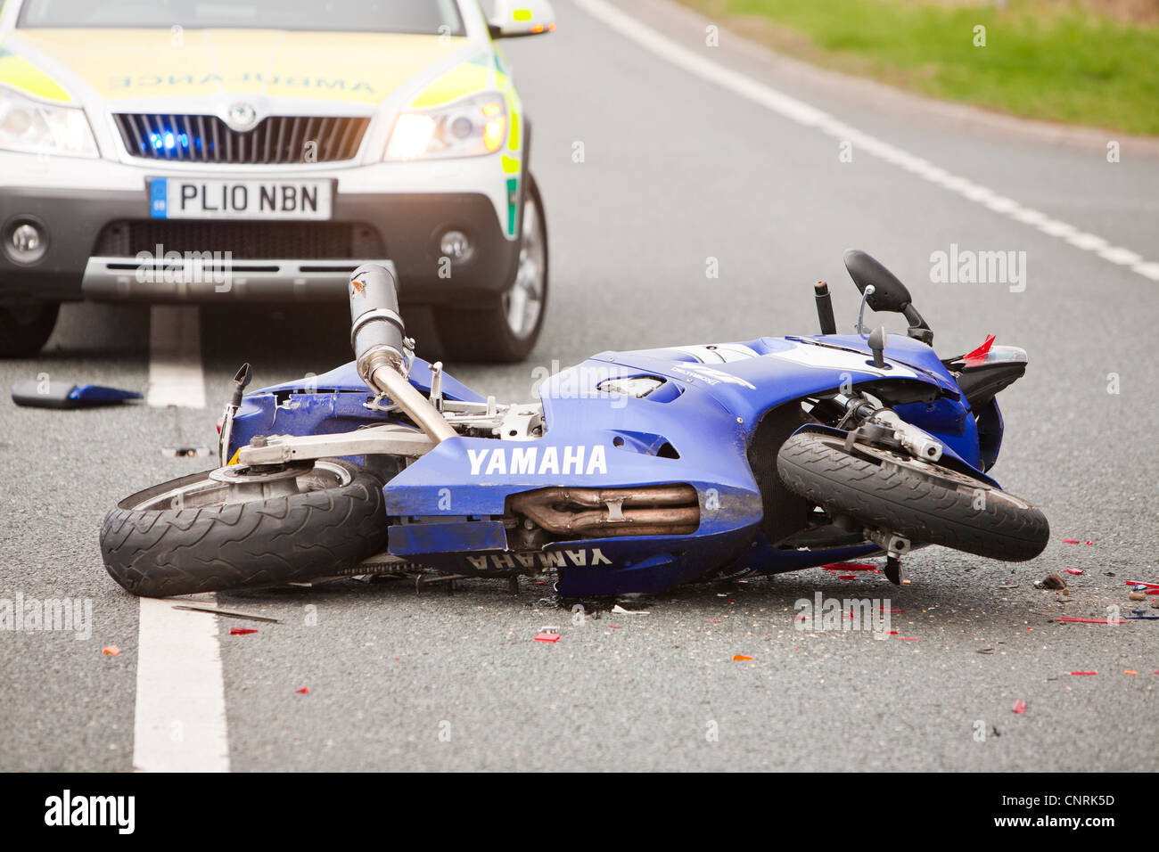 Ein Unfall auf der A66 in der Nähe von Penrith, Cumbria, UK, an denen ein Auto und ein Motorrad. Stockfoto