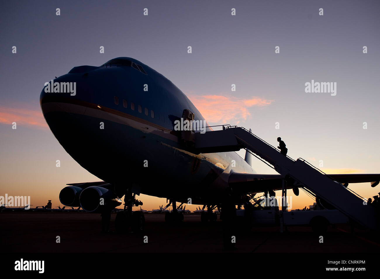 Präsident Barack Obama Platinen in Roswell, NM bei Sonnenuntergang 21. März 2012 Air Force One. Stockfoto