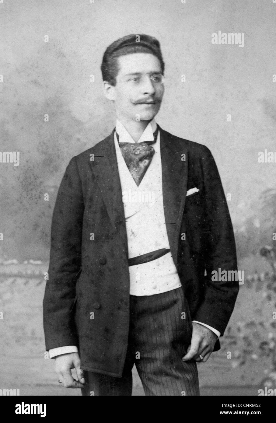 Mode der 1900er jahre männer Schwarzweiß-Stockfotos und -bilder - Alamy