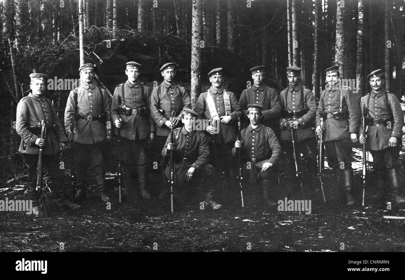 Militär, Bayern, Ersten Weltkrieg/WWI, Gruppenbild der 2. Staffel/1