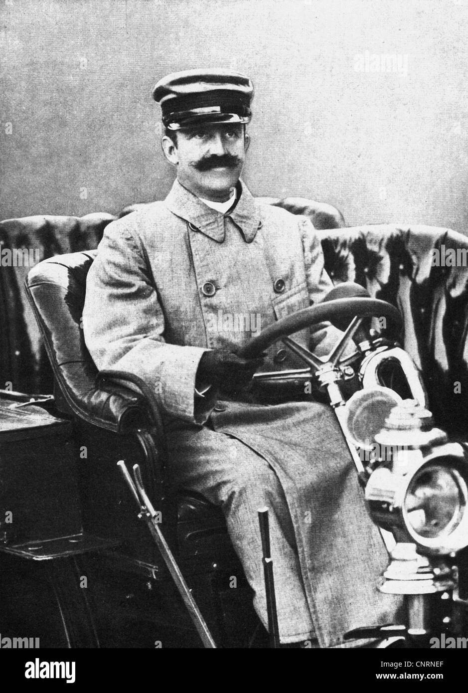 Victor Emmanuel III, 11.11. 1869 - 28.12.1947, König von Italien 29.7.1900 - 29.7.1946, in einem Auto sitzend, ca. 1910, Stockfoto
