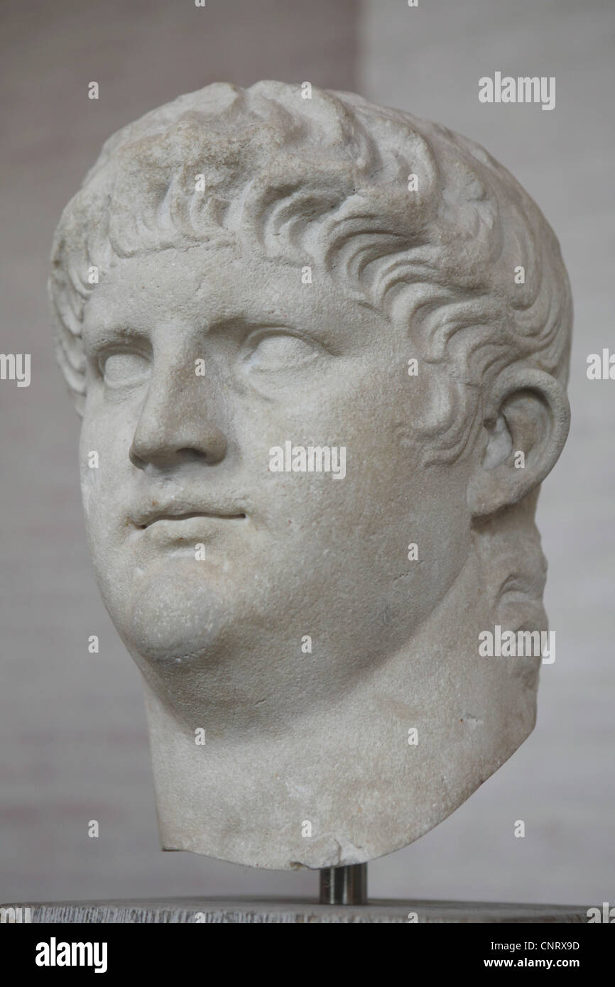 Den Kopf aus der Kolossalstatue Roman Emperor Nero (54-68 n. Chr. Herrschaft) auf dem Display in der Glyptothek in München, Bayern, Deutschland. Stockfoto
