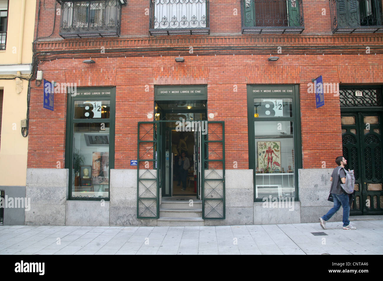 8 ½ Film- und Kunstbuchhandlung in Madrid Spanien Stockfoto