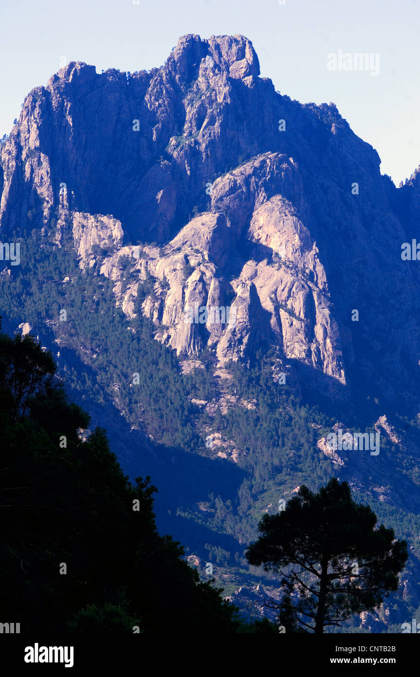 sonnenbeschienenen Berggipfel des Bavella-Massivs im Süden der Insel, Frankreich, Korsika, Corse-du-Sud Stockfoto