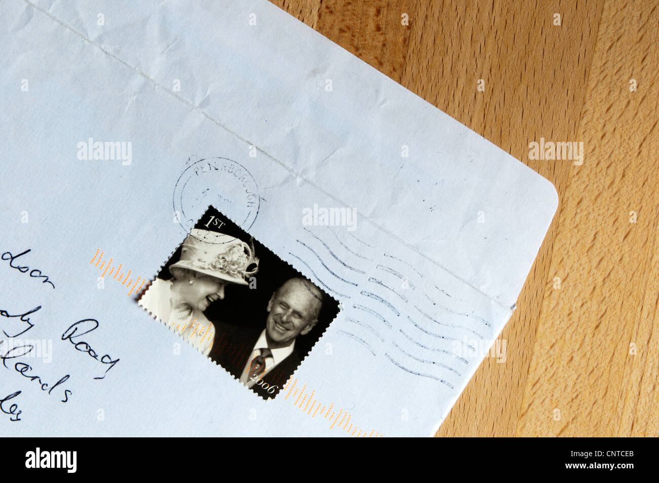 Briefmarke zum Gedenken an die Königin und Prinz Philip 60. () diamantene Hochzeit am 20. November 2007. Stockfoto