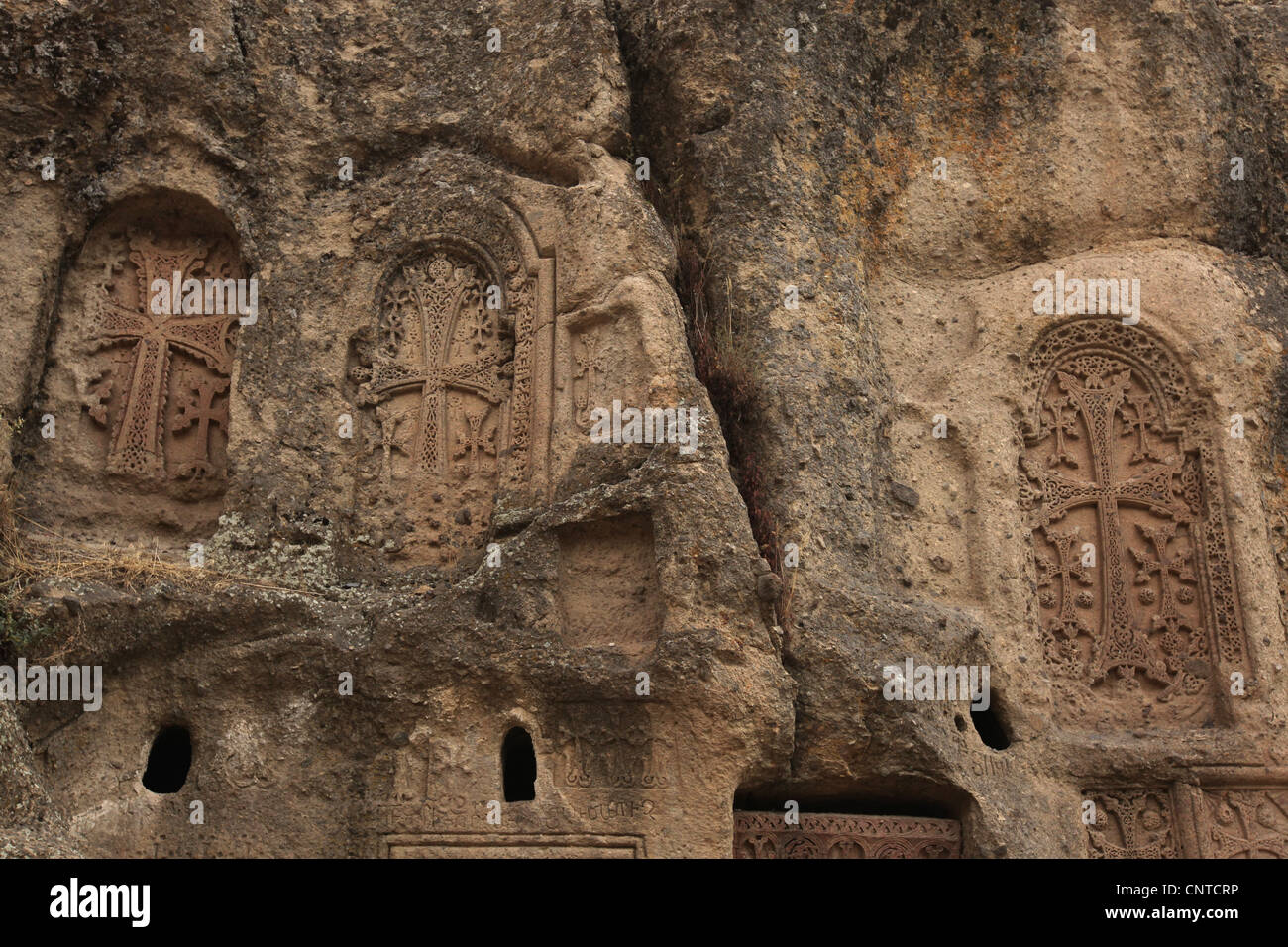 Khachkars im Geghard-Kloster in der Provinz Kotayk, Armenien. Stockfoto