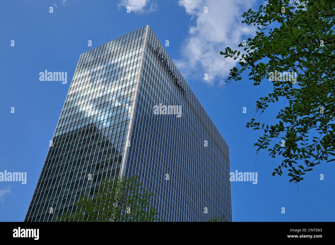 25 Bank Street vom Jubilee Park, Canary Wharf, East London E14, Großbritannien Stockfoto