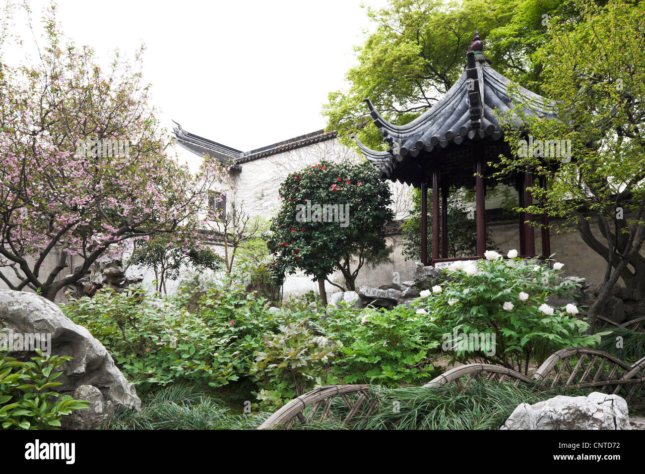 China, Tourismus, Fotografie, Himmel, Felsen, Teich, Reiseziele, chinesische Kultur, Stein, Baum, Gartenanlage, National Landmark, Blume, Stockfoto