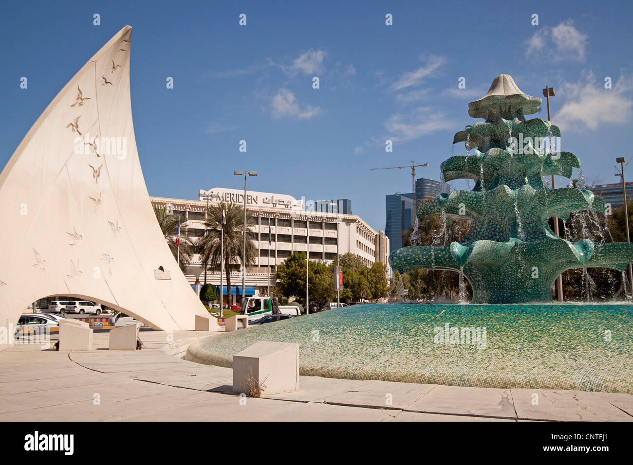 Brunnen und das Le Meridien Hotel in Abu Dhabi, der Hauptstadt der Vereinigten Arabischen Emirate VAE, Asien Stockfoto