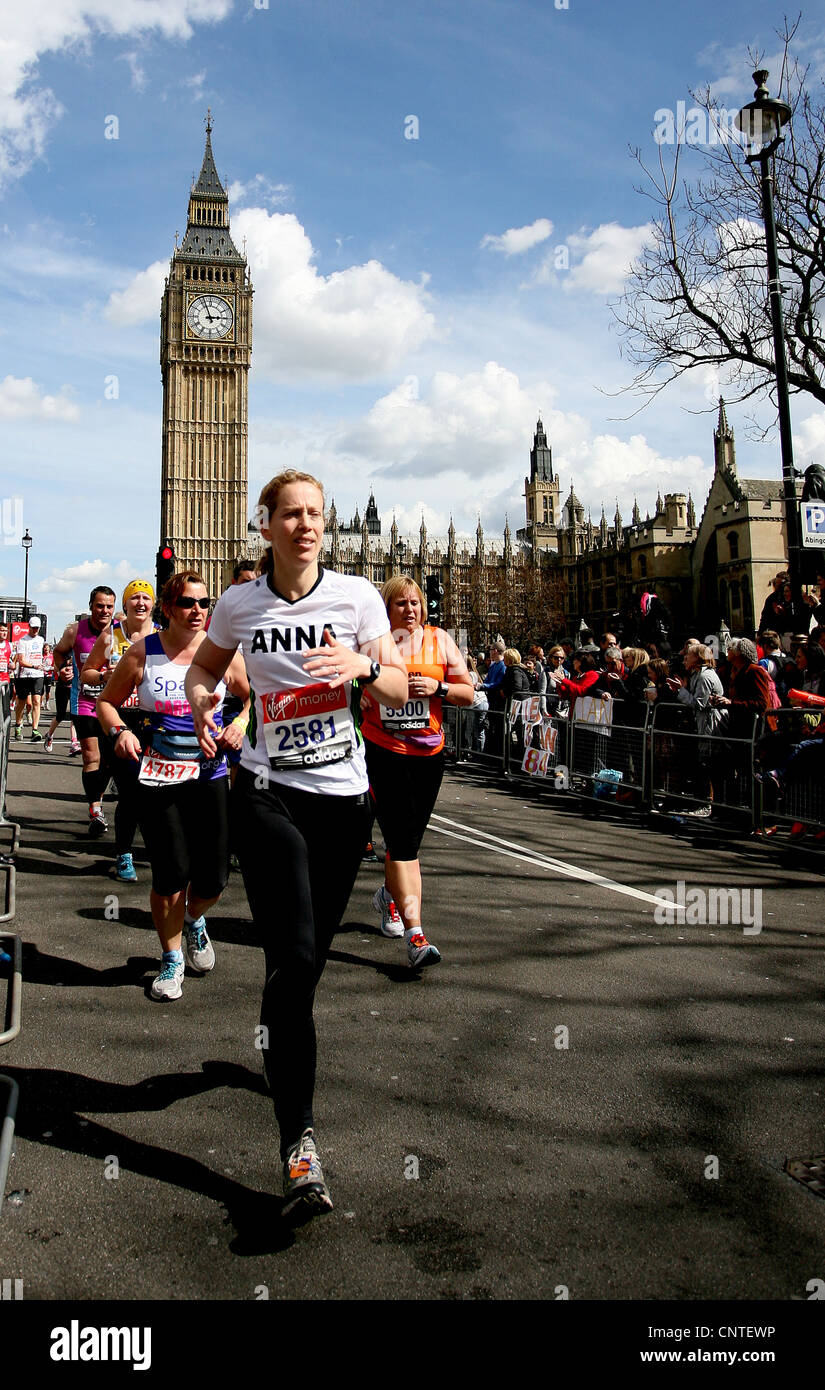 Konkurrenten während der 32. Virgin London-Marathon in London, 22. April 2012 Stockfoto