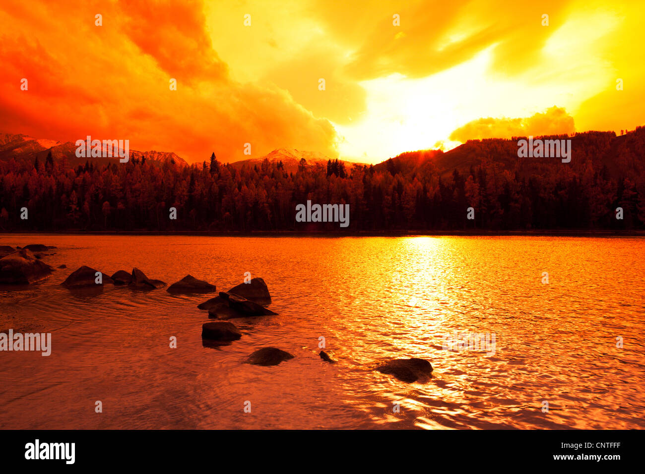 China, niemand, Haus, Dorf, Nebel, Landschaft, lokaler Grenzstein, Natur, Architektur, Tag, Baum, Pflanze, Ostasien, Landschaften, Tourismus, Einstellung, Stockfoto