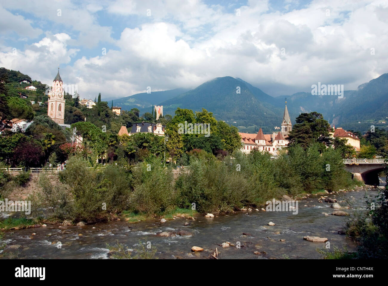 Fluss Passer und Panorama, Italien, Trentino-Suedtirol, Meran Stockfoto