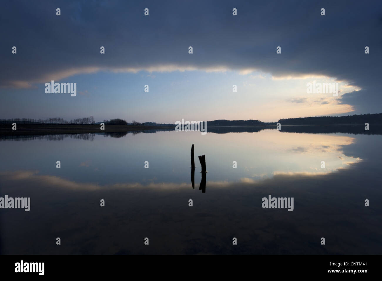 Gewitterstimmung über einen See, Abend-Stimmung, Deutschland, Sachsen, Vogtlaendische Schweiz Stockfoto