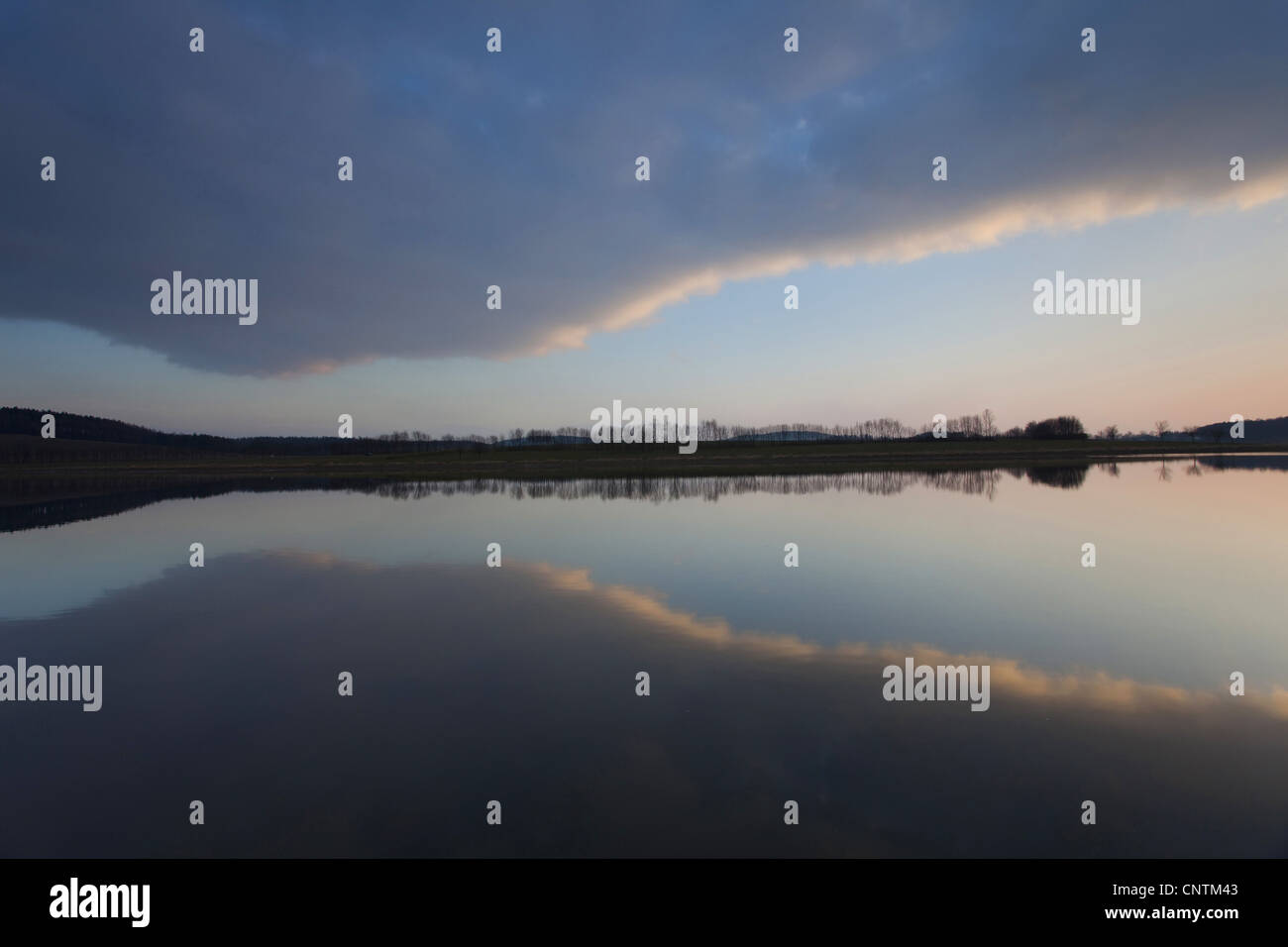 Gewitterstimmung über einen See, Abend-Stimmung, Deutschland, Sachsen, Vogtlaendische Schweiz Stockfoto