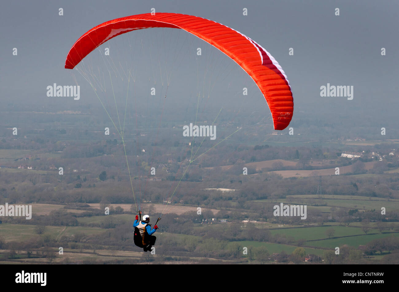 Parascender fliegen über den South Downs bei Devil es Dyke Stockfoto