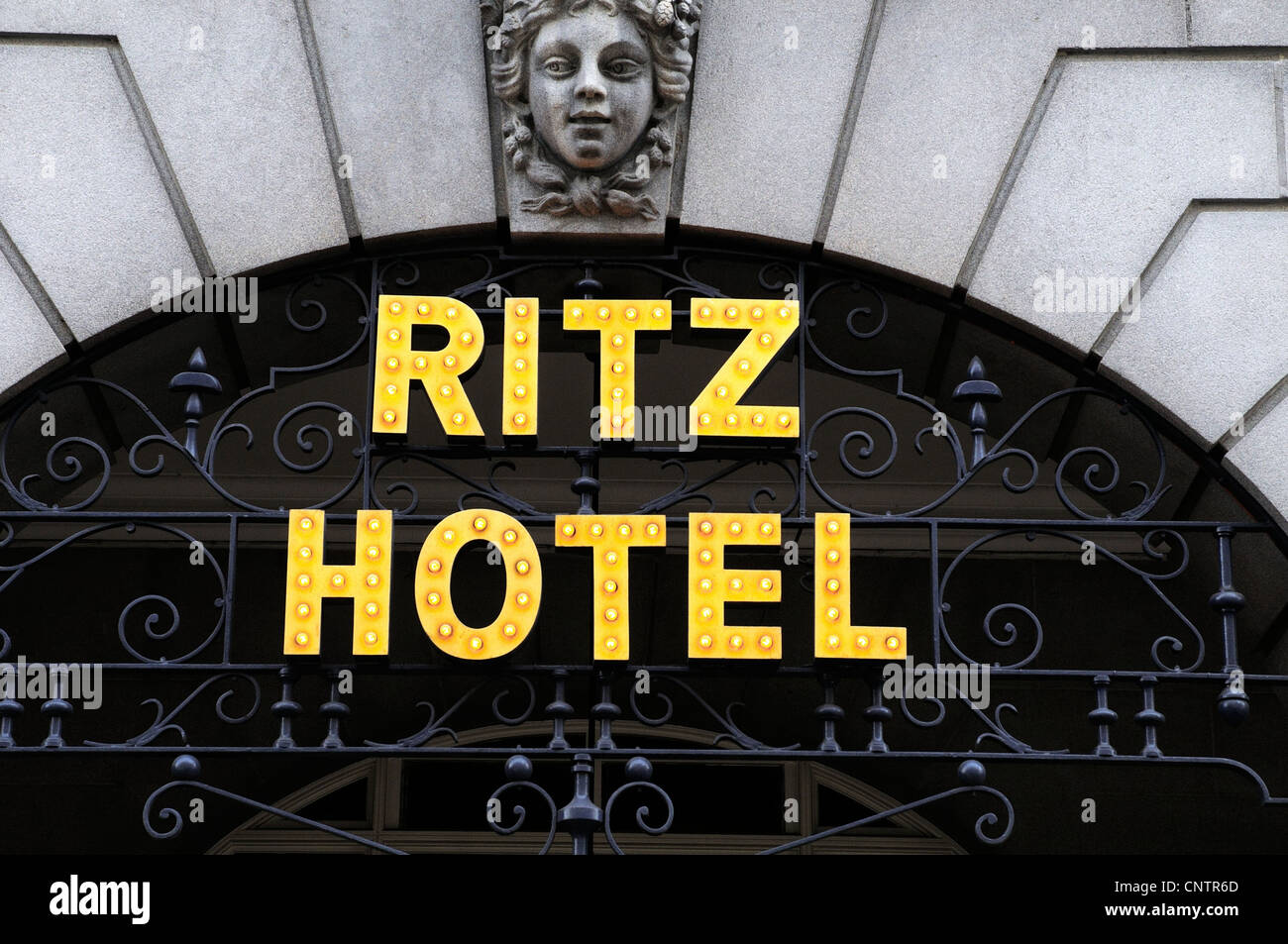 Außenseite des The Ritz Hotel Piccadilly, London Stockfoto