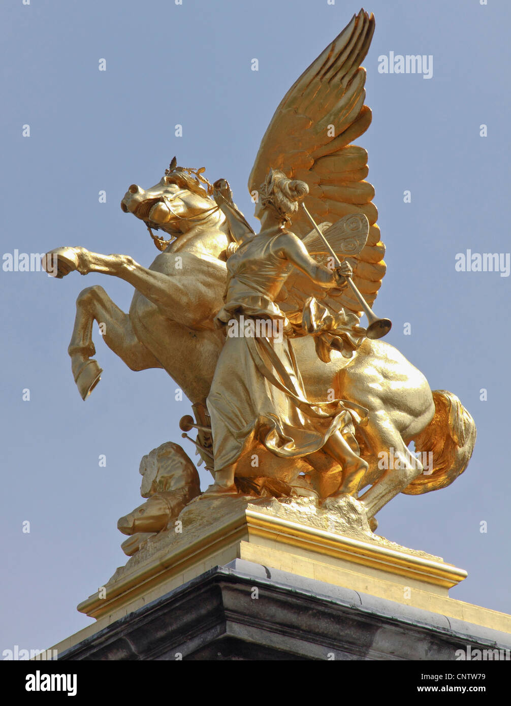 Pegasus-Statue an der Brücke Pont Alexander III, Paris, Frankreich Stockfoto