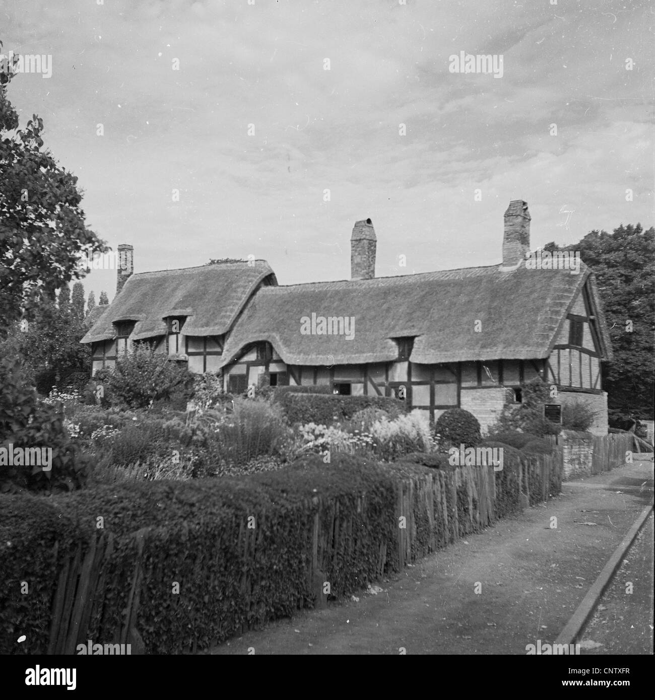 Historische Aufnahme aus den 1950er Jahren von Stratford-upon-Avon, dem Geburtsort des englischen Dramatikers William Shakespeare. Stockfoto