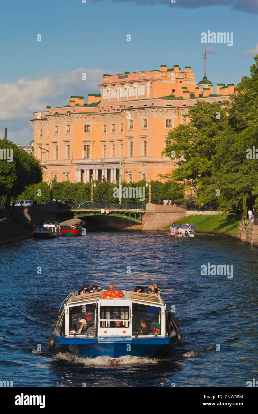 Russland, Sankt Petersburg, Center, Mikhailovsky Schloss am Fluss Moyka Stockfoto