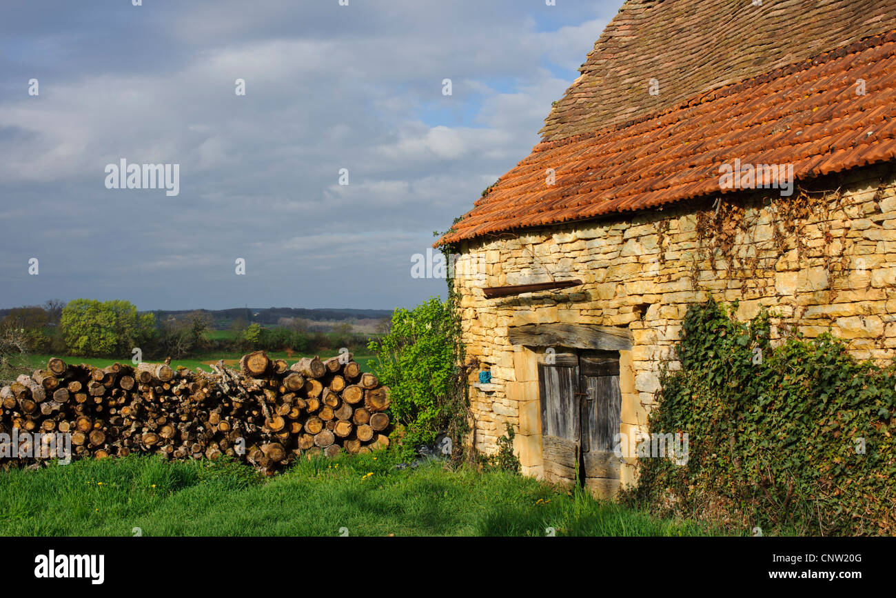 Stein-Scheune in Südfrankreich im Vallée du Lot. Stockfoto