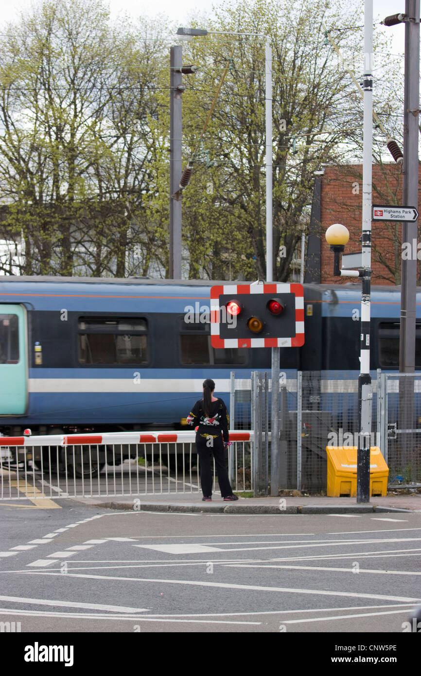 Highams Park Station Bahnübergang, Nord-Ost-London-uk Stockfoto