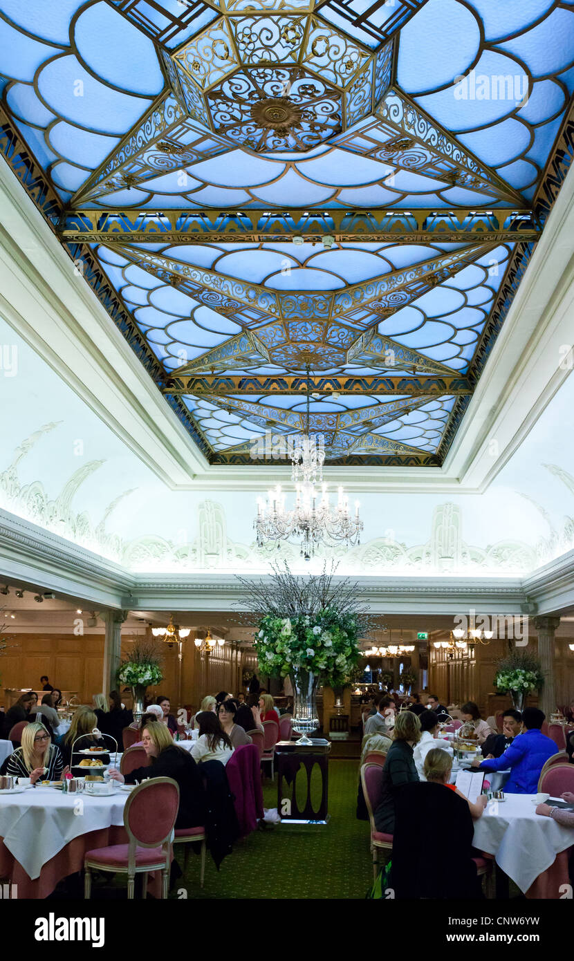 Europa-England-London, der am Nachmittag Tee-Halle von Harrods georgische restaurant Stockfoto