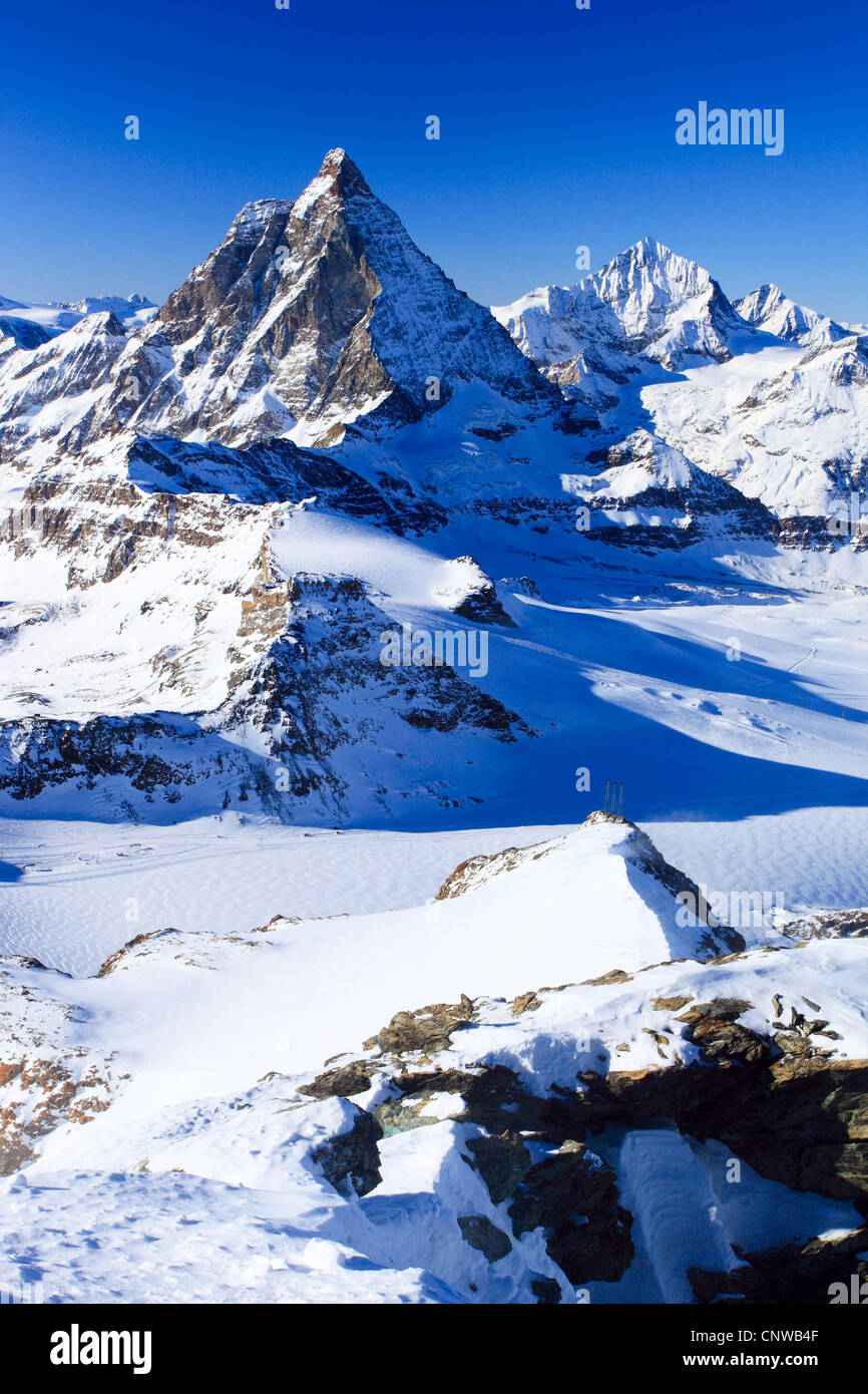 Walliser Alpen mit Matterhorn (4478 m) und Dent Blanche (4357 m) vom Klein Matterhorn, Schweiz, Wallis Stockfoto