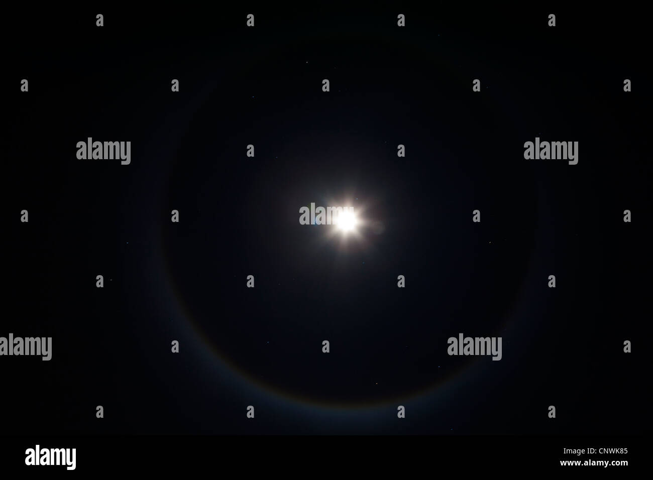 Mond-Halo, Nachthimmel mit hellen Vollmond, Rom, Italien Stockfoto