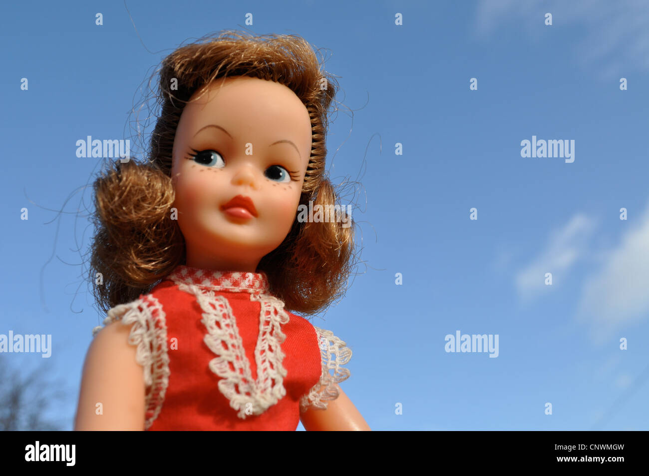 Pfeffer-Puppe, Schwester des Jahrgangs Tammy Puppe von Ideal in 1960er Jahren playsuit Stockfoto