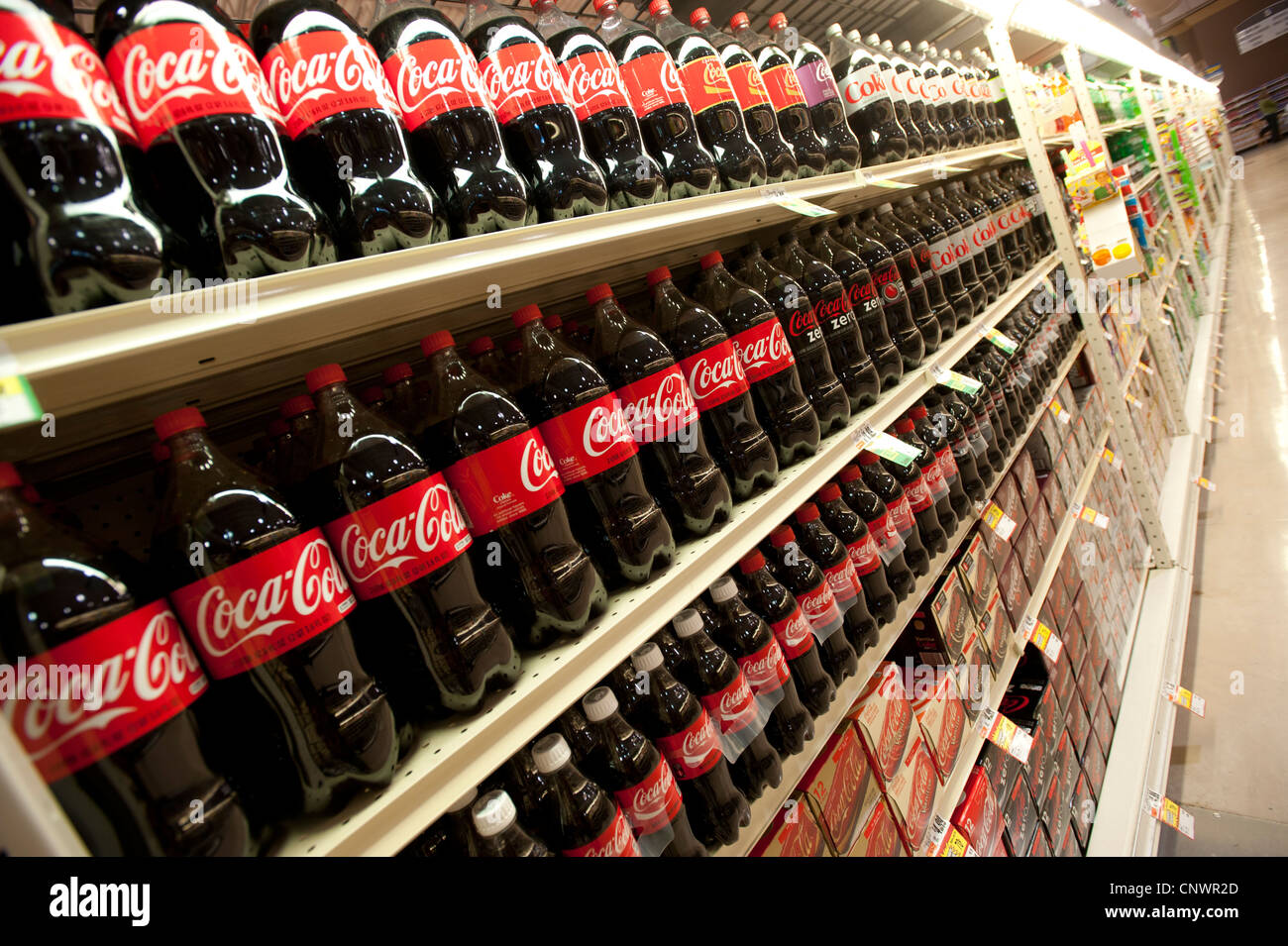 Soda-Insel im Supermarkt Stockfoto