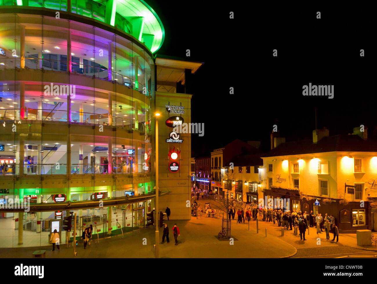Das Cornerhouse nachts ein Freizeit-Komplex in der Innenstadt von Nottingham, England UK GB EU Europa Stockfoto